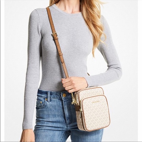 MICHAEL KORS
Jet Set Travel Medium Logo Crossbody Bag - Picture 3 of 4